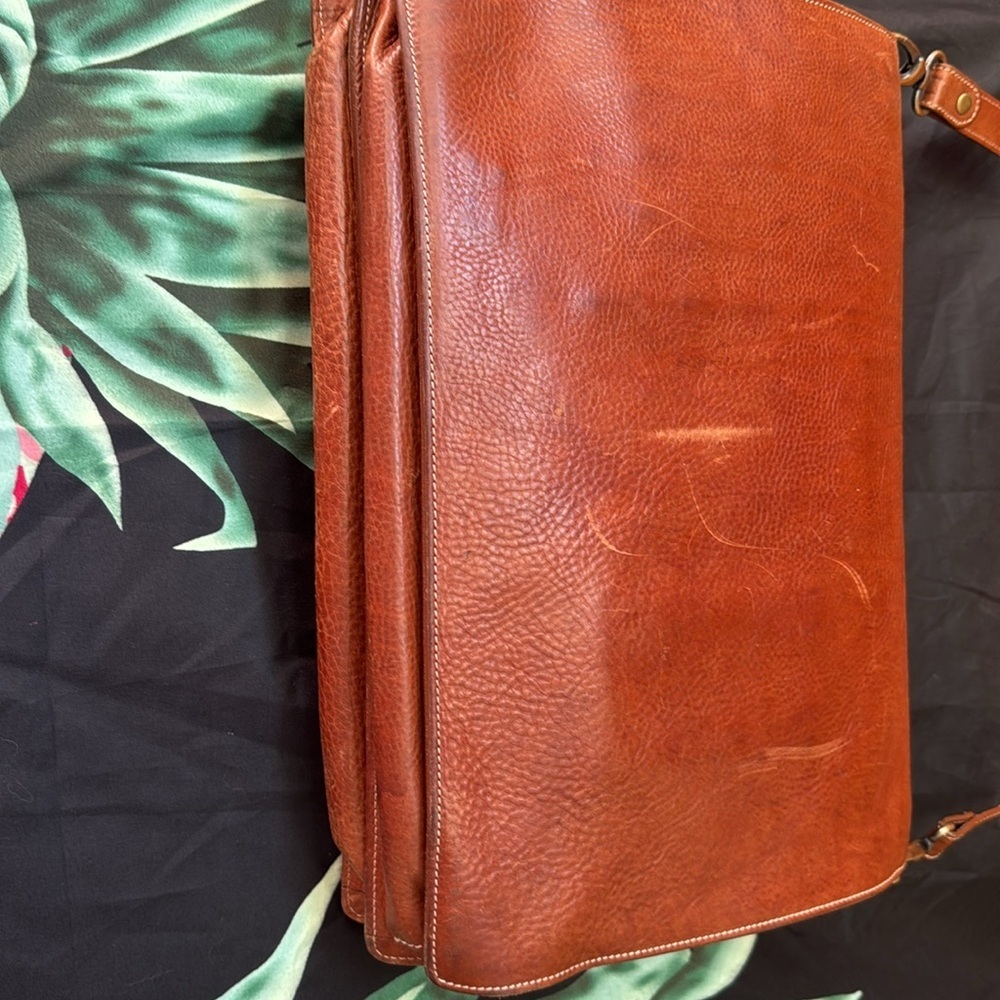 🍍 A&N  FLORENCE leather document bag classic Brown No key🍍16” width 🍍12” length - Picture 6 of 9